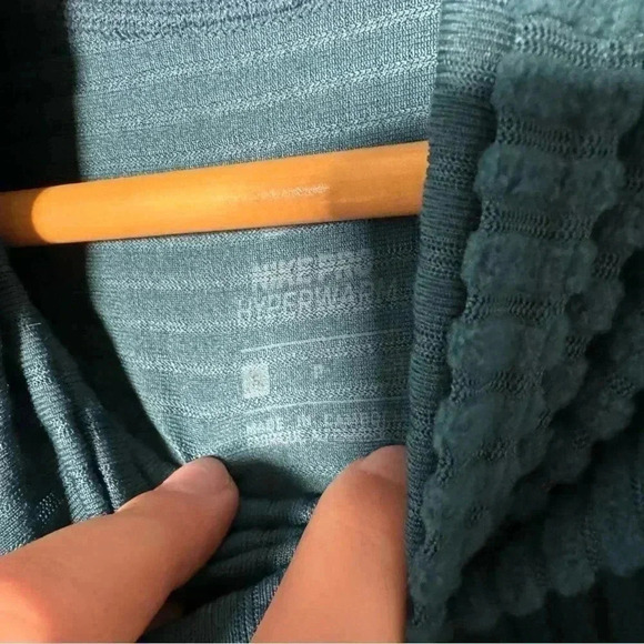 NWT Nike Pro Hyperwarm Shirts Tops Women's Training  Shirt Top S - Picture 7 of 7